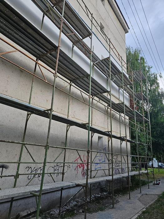 Vând schela fără platforme la 5euro mp