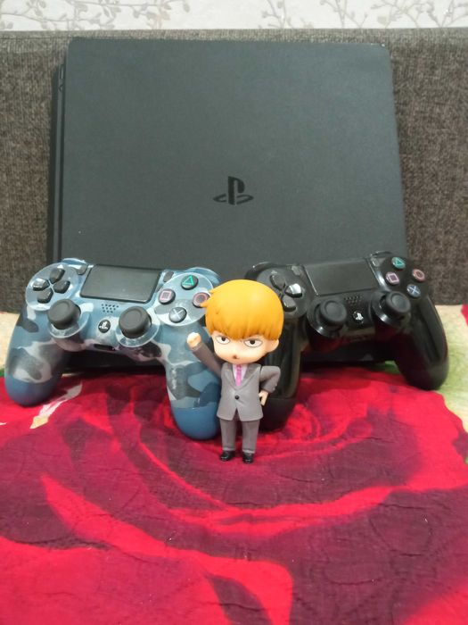 Playstation 4 slim 500gb купив радость удовольствия в подарок ;)