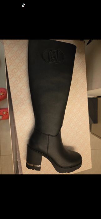 Vînd cizme pînă la genunchi Liu jo
