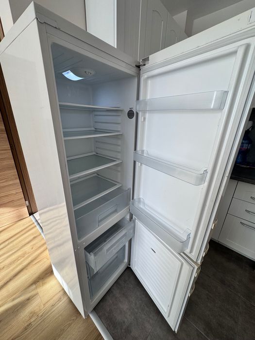 Свободностоящ Хладилник Amica