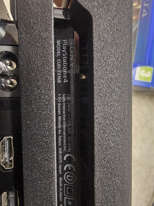 PlayStation 4 PRO PS4 1TB+2 Controllere