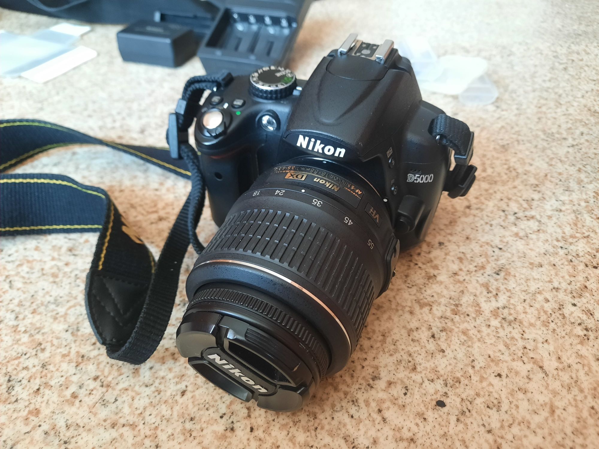 зеркальный фотоаппарат nikon D5000