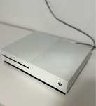 Vand xbox one in stare foarte buna plus maneta lui originala