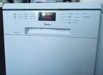 Продавам изгодно свободностояща съдомиялна машина Midea 45 см