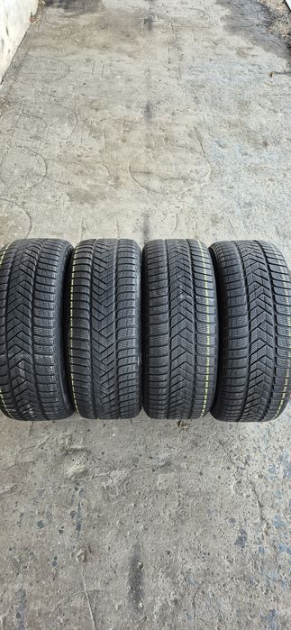 4 anvelope iarna Pirelli 255/45/19,dot 2021.Pretul este pe bucata.