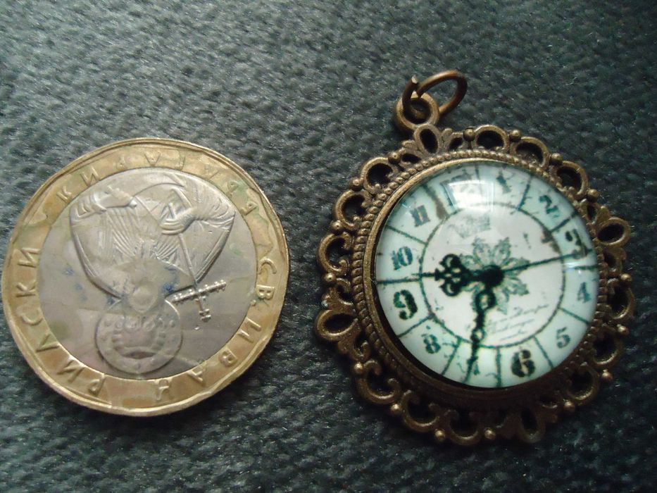 сребърна висулка , гривна