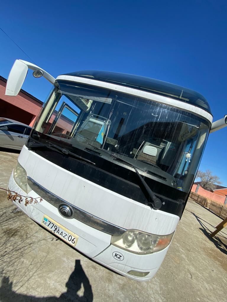 Автобус Yutong белый