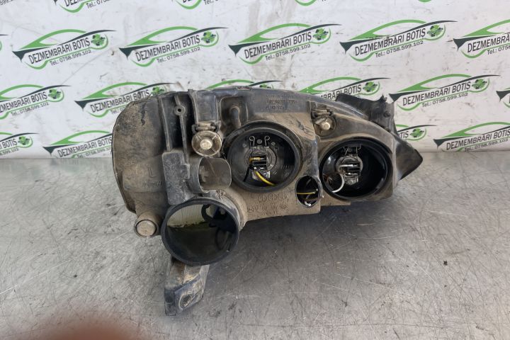 Far stanga CU DEFECT Opel Corsa C