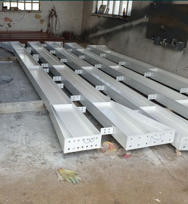 Vând hala 12X25X4 confecționată din profile iPE 160 și 180
