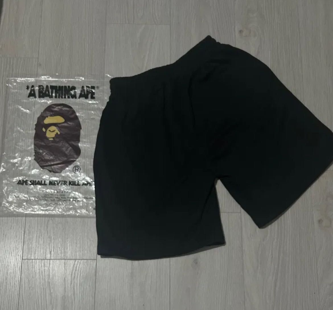 Чисто нови къси паналонкш на bape (logo)