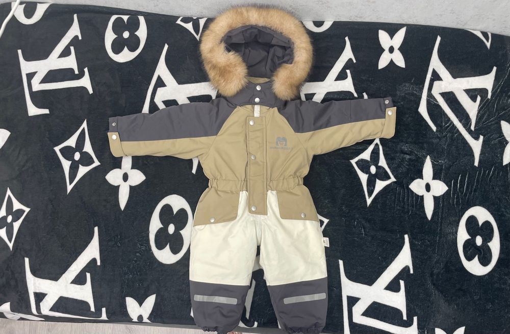 Срочно продам детский комбинезон