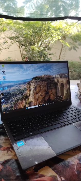 Ноутбук noutbuk sotiladi