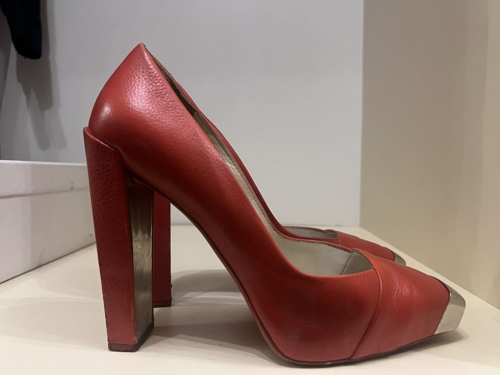 Оригинални обувки Dior, два модела, естествена кожа