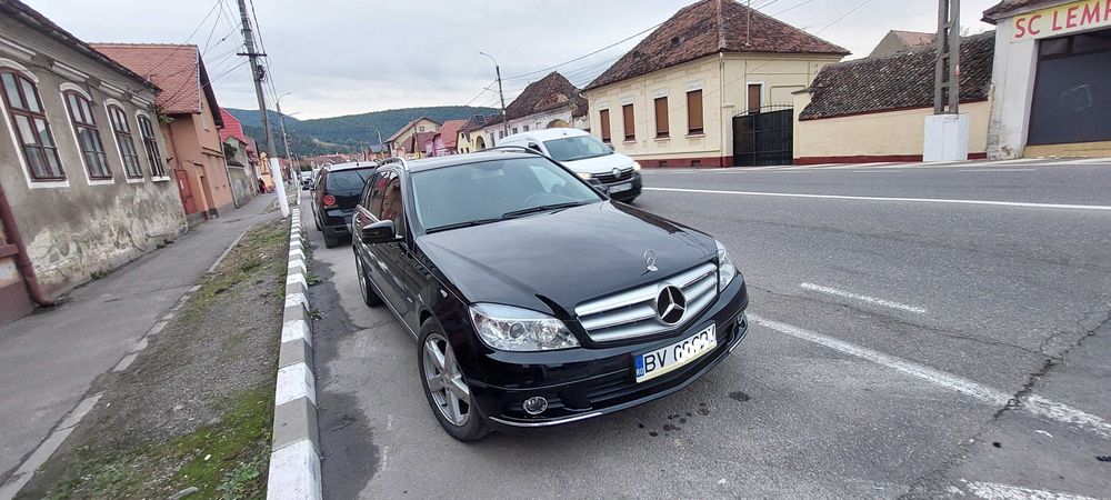 Vând Mercedes C Class