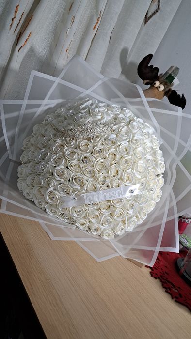 Vând buchet 101 trandafiri