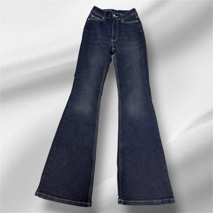 Черни дънки с широк крачол. Чарлстон