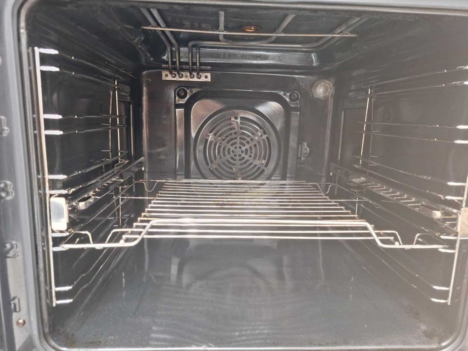 Фурна за вграждане Amica BOC5542S – перфектно състояние!