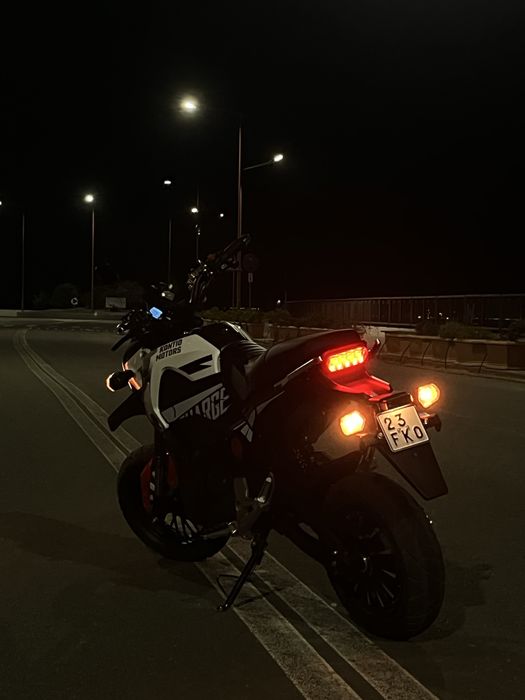 Vand/Schimb cu scuter de preferat benzina Elmoped charge 2200w Klass 1