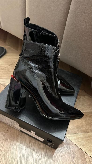Ботильоны черные лакированные 35рр