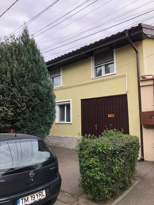 Proprietar vand casa cu 4 camere