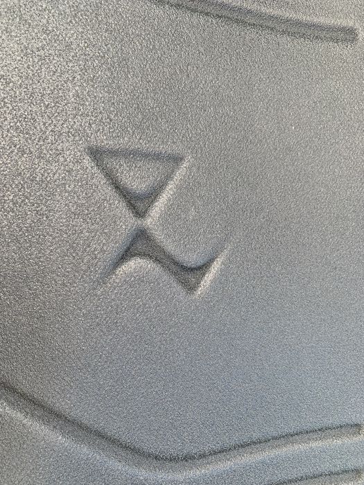 Продавам оригинална стелка за багажник СИТРОЕН DS5