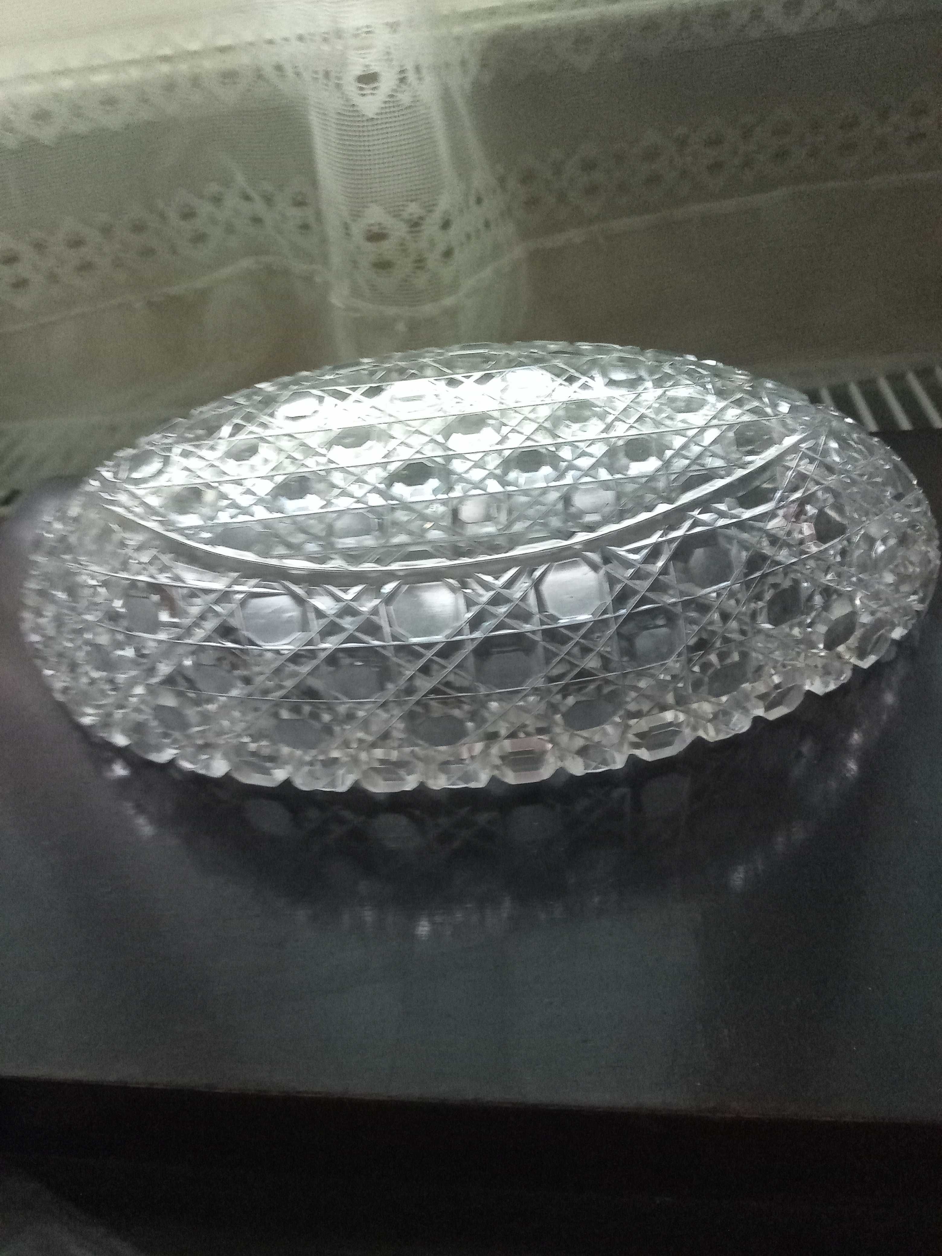 Bol și recipient bautura de cristal