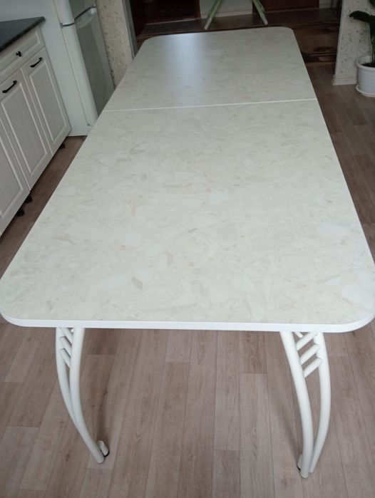 Стол с стульями шесть штук