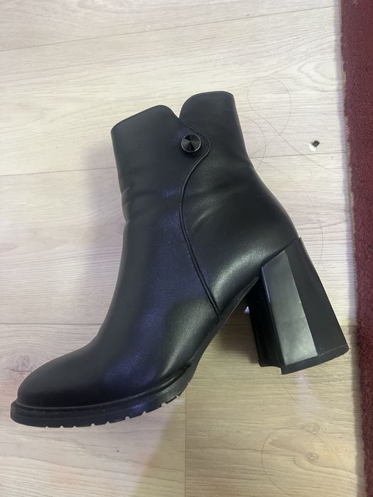 Продам обувь почти