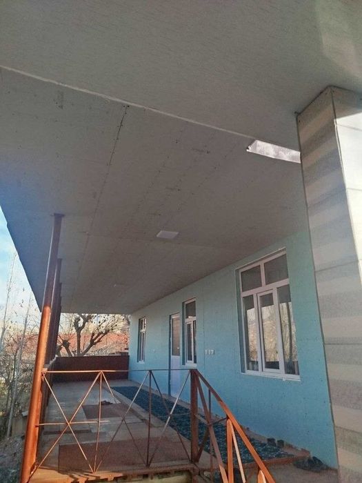 8 sotixli Uy sotiladi Bostonliq tumani