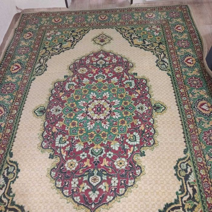 Продам ковер полушерстяной размером 2*3 метра