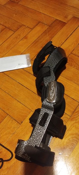 Orteza genunchi Donjoy Armor Fourcepoint