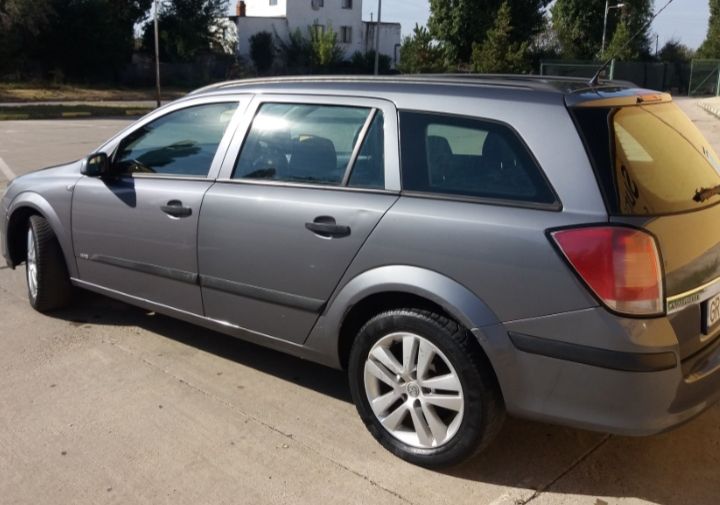 Dezmembrez opel astra H 1.6 1.4