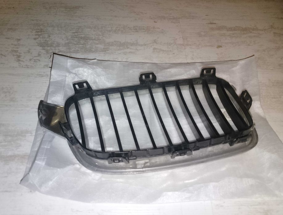 Grila stanga BMW E30/31/34 originala