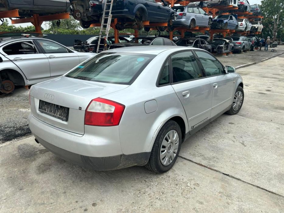 Dezmembrez audi a4 b6 motor 1,6 i .cod ALZ cutie manuala.