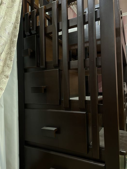 Детская двухъярусная кровать