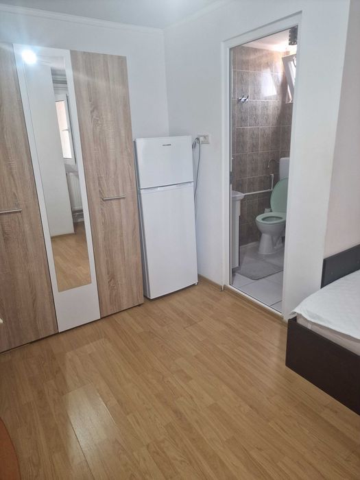 Închiriez garsoniera!