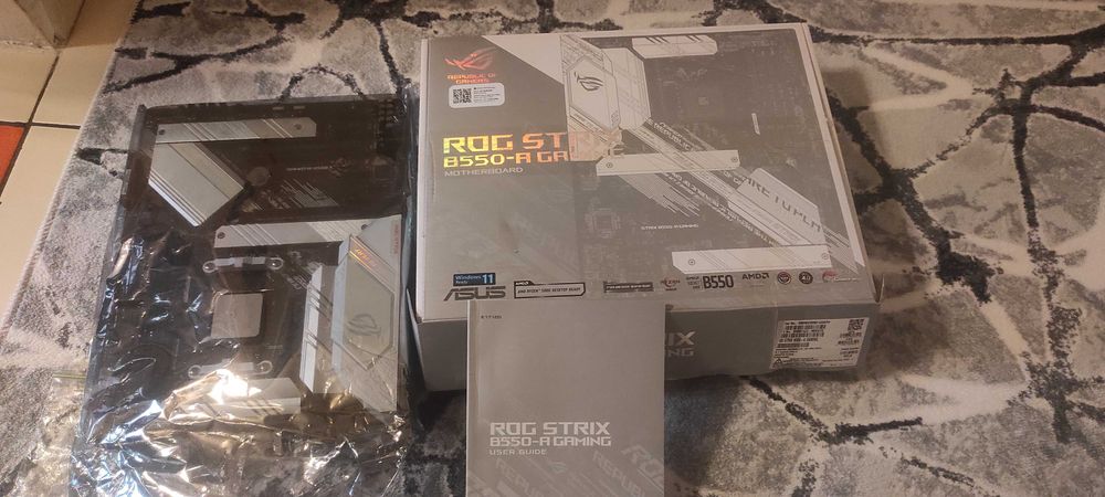 Placa de baza Asus Rog Strix B550-A Gaming + Procesor Ryzen 7 3800 X