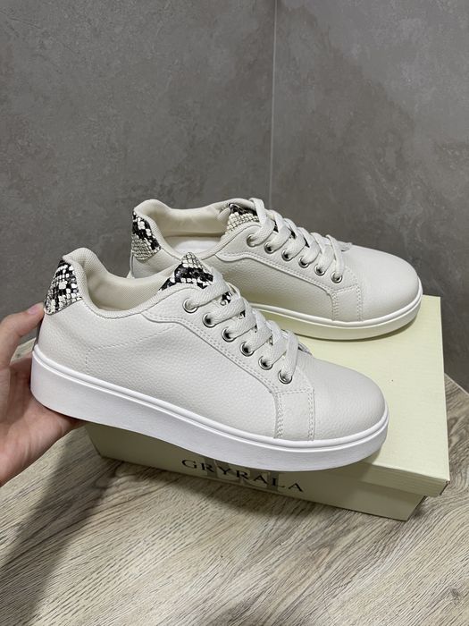 Кроссовки женские, кеды