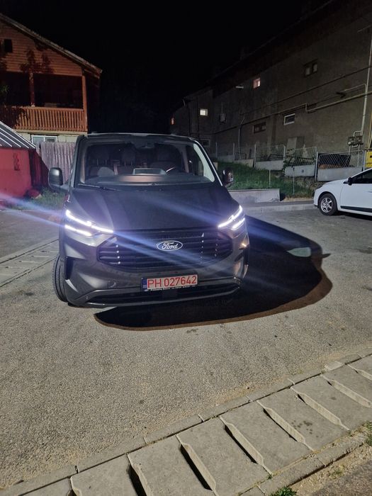 Dubă cu 6 locuri plus remorca de închiriat