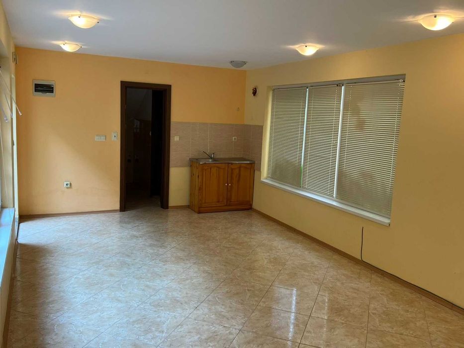 Дава се под наем Магазин в Бургас, Център - 50 кв.м за 300 € - Снимка #1