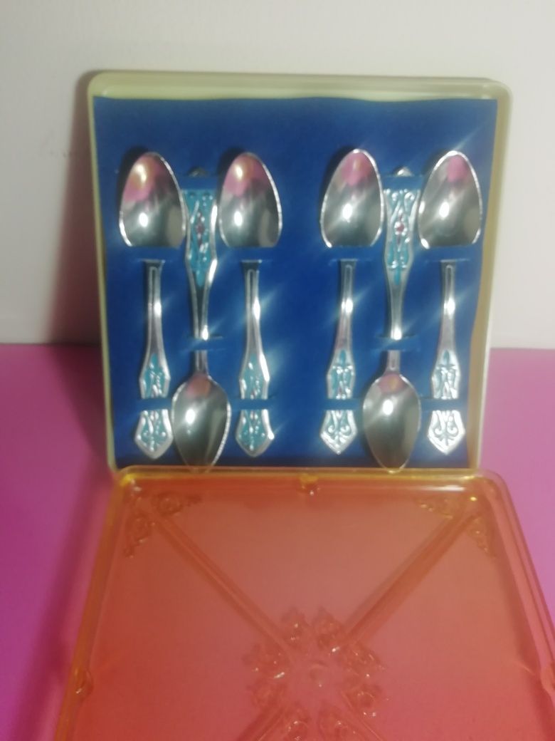 Чайные сувенирные подарочные ложки из цветного металла,