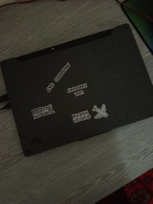 Noutbuk sotiladi igravoy