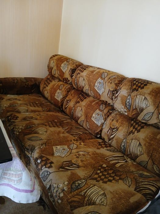 Разтегателен диван с два фотьола-50лв