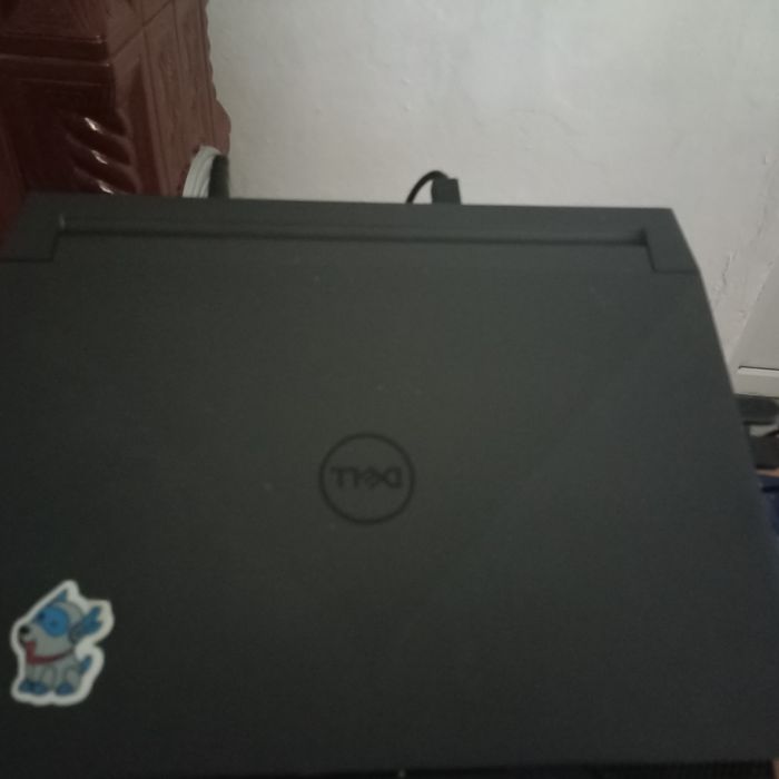 Vând laptop dell