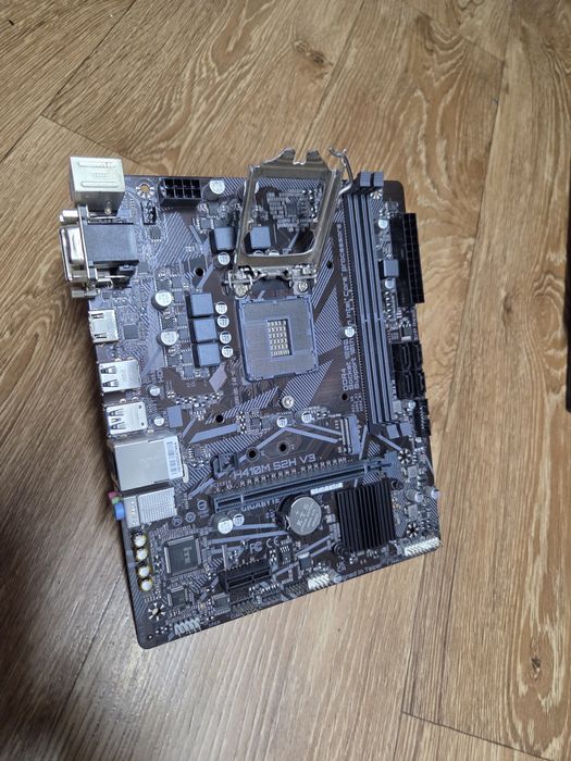 Материнские платы Gigabyte H410M S2H V3 сокет 1200