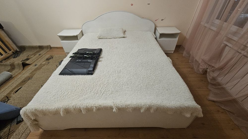 Продам спальный гарнитур