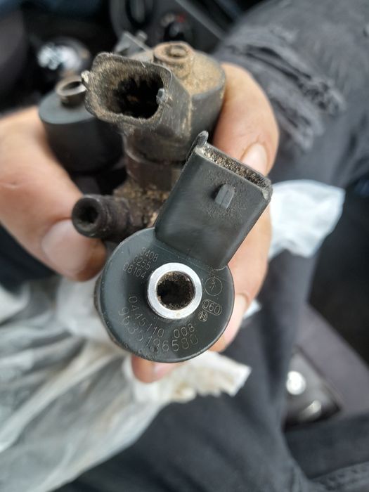 Vând 3 injectoare Suzuki vitara 2.0