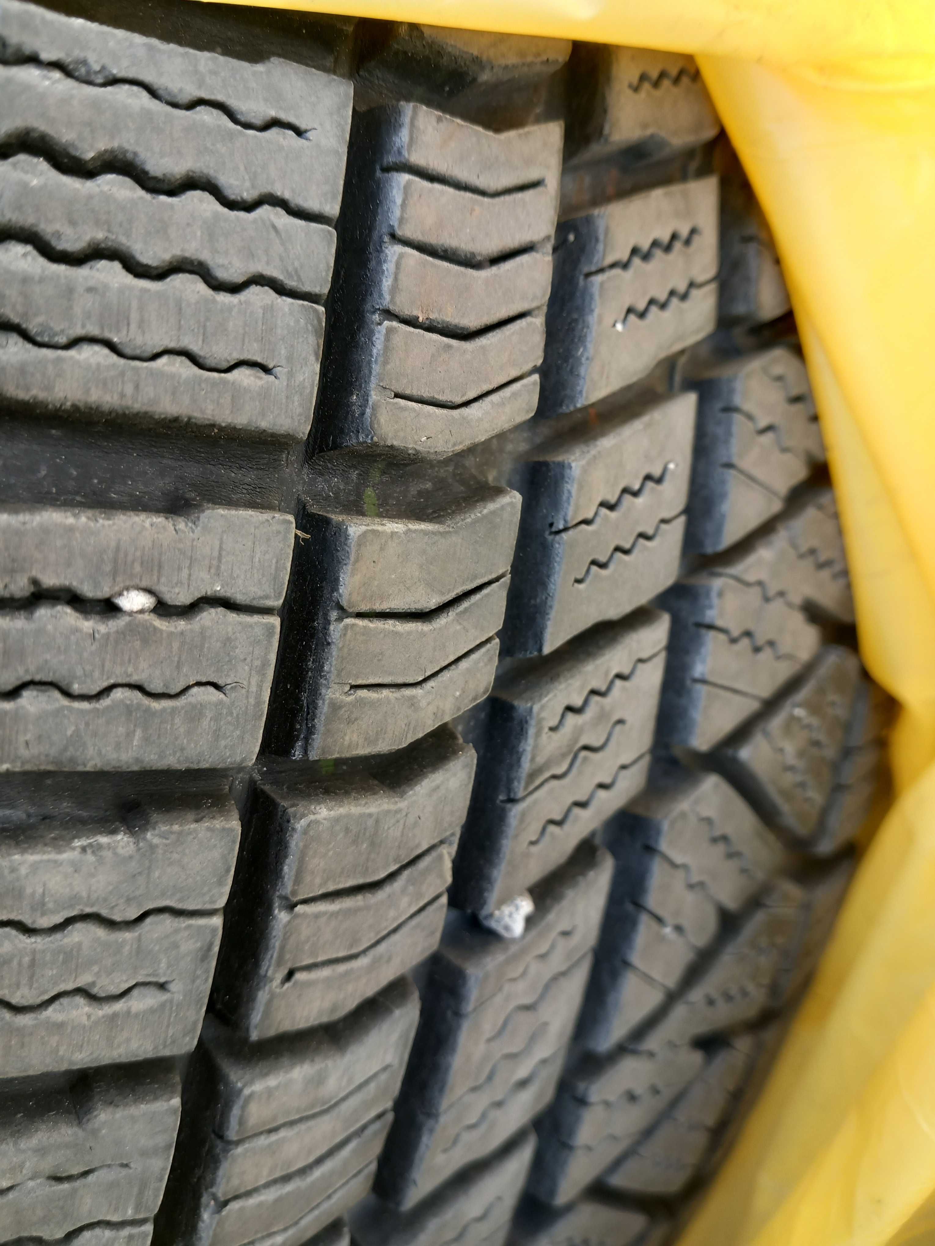 225/55 R19 Kumho wintercraft