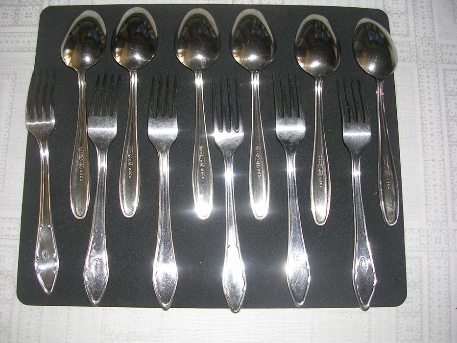 4бр лъжици вилици ножове + 6бр лъжички  6бр вилички НОВИ