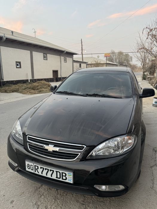 Jentra avtomat 24 salondan chiqqan